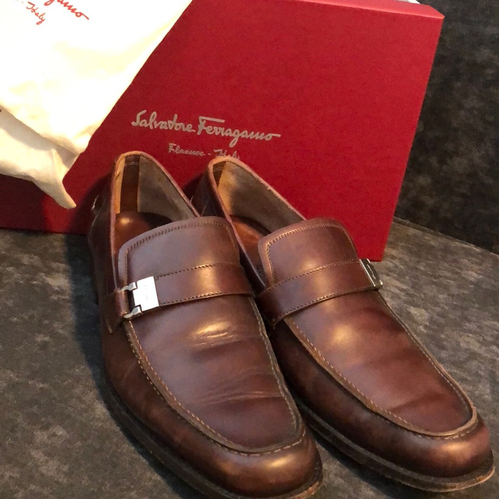 Ferragamo Pregiato size 9 EE